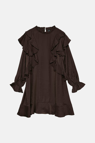 Robe brune à longues manches de VERO MODA, avec des plis devant et des poignets pliés.