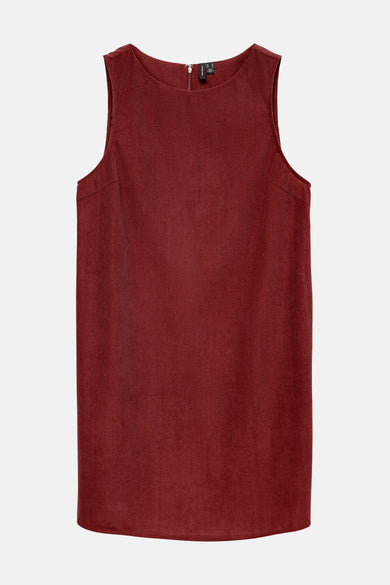 Tunique en corduroy rouge de Vero Moda, un modèle sans manches avec une subtile texture.