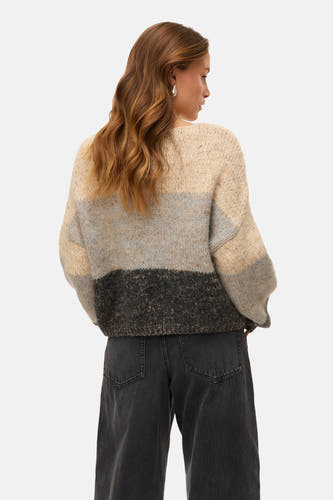 Gilet beige à col rond de VERO MODA, avec des blocs de couleur beige, gris et gris foncé, vu par derrière.