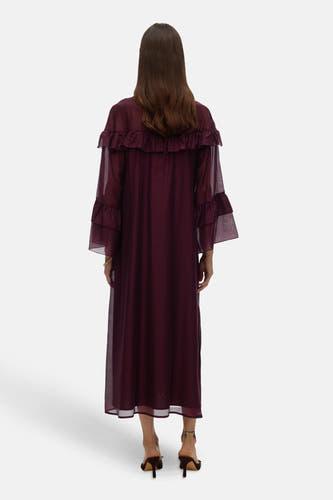 Robe noire avec manches longues de VERO MODA, avec des plis sur les manches et la ligne du cou.