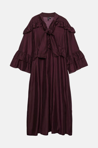 Robes noires à longues manches de VERO MODA®, avec des volants et un détail de cordon.