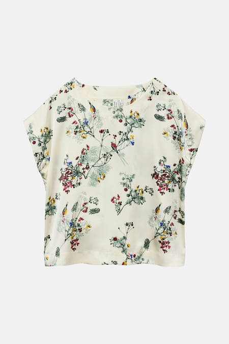 T-shirt multicolore à manches courtes de VERO MODA, avec un imprimé fleurs et oiseaux.