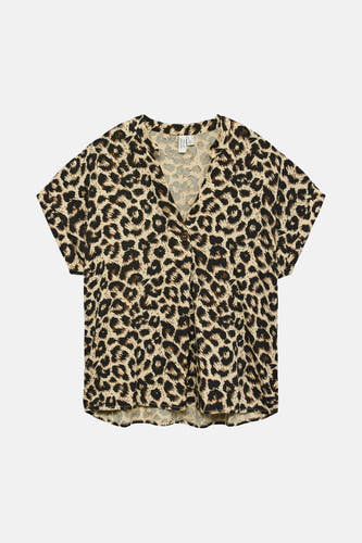 Blouse brune à manches courtes de VERO MODA, avec un imprimé léopard.