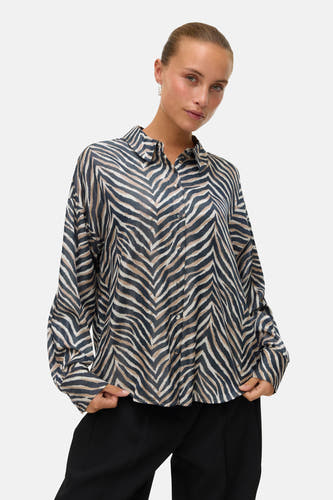 Chemise multicolore à manches longues de VERO MODA, avec un imprimé zèbre, vue depuis l'arrière.