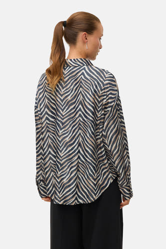 Multikleurig hemd met lange mouwen van VERO MODA, met een zebraprint, gezien vanaf de achterkant.
