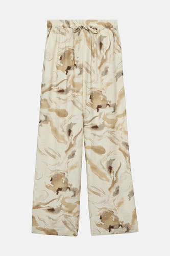 Pantalon beige de VERO MODA, avec un motif floral abstrait en tons marron et gris.