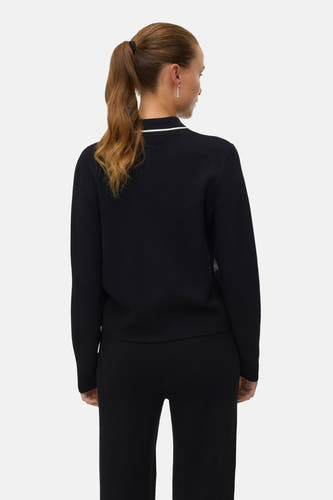 Zwart gilet van VERO MODA®, gezien van achter met een witte rand bij de kraag.
