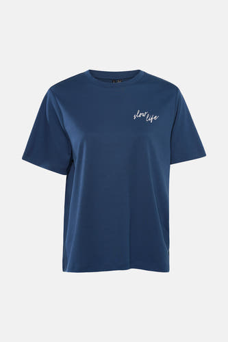 T-shirt bleu à manches courtes de VERO MODA® avec petit lettrage, à combiner avec un jean et des baskets.