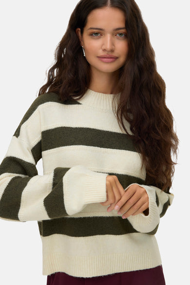 Sweat-shirt multicolore à col rond de VERO MODA, avec un motif rayé et des manches longues.