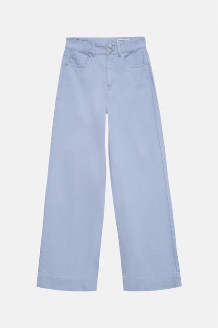 Jeans de couleur bleue de VERO MODA avec jambes larges et poches latérales.