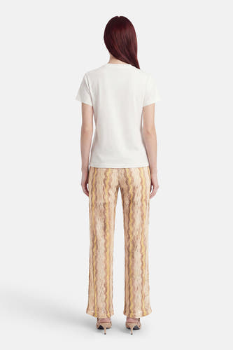 Pantalon multicolore VERO MODA® à motif ondulé beige, marron et jaune, jambes larges, vue arrière.