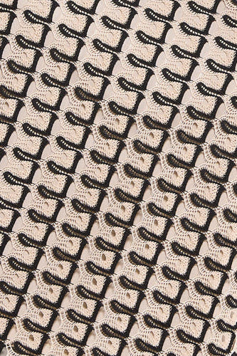 Multicolor kanten top van VERO MODA® met zwart-wit geometrisch patroon, close-up textuurdetail