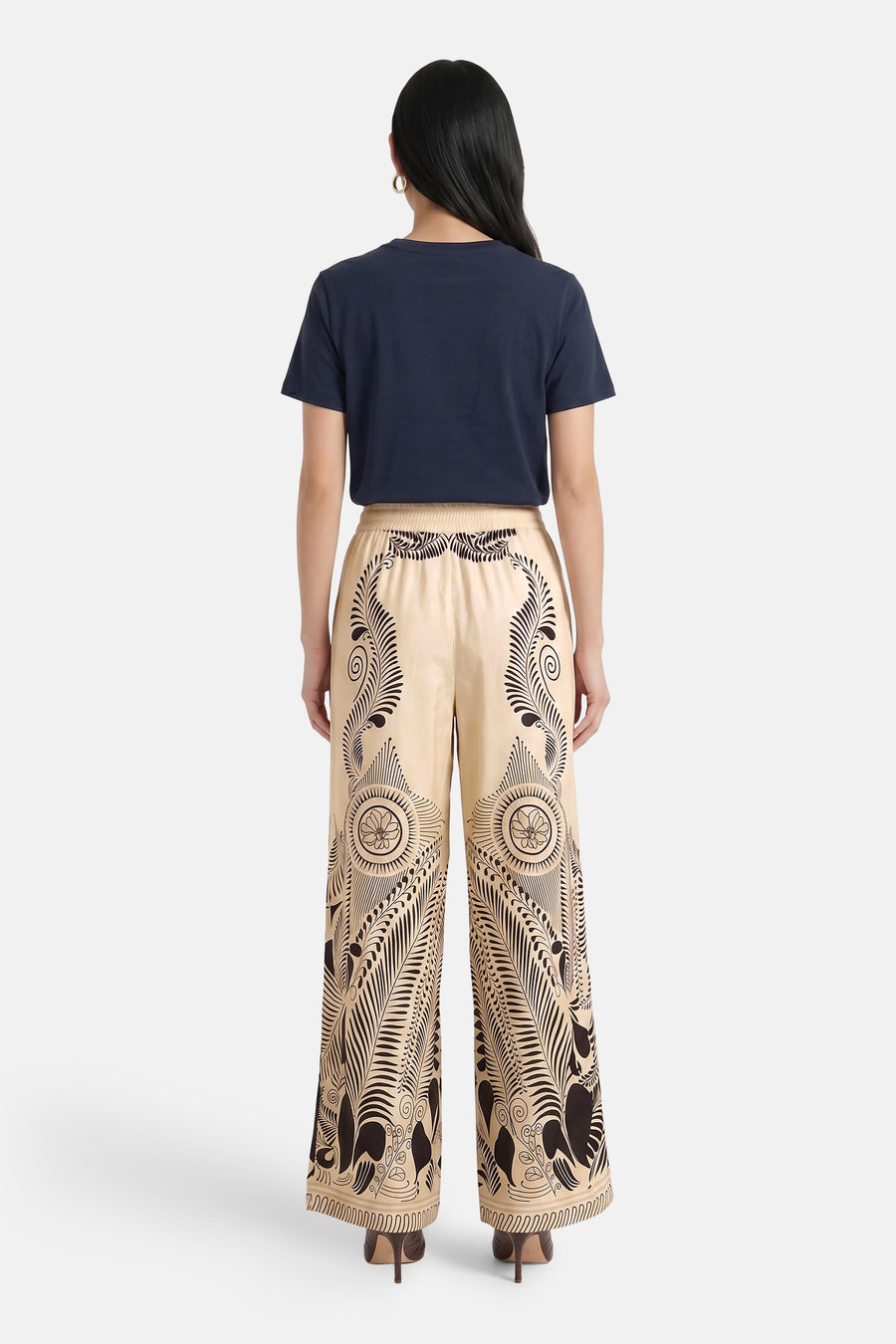 Multicolor wijde broek van VERO MODA® met zwart-wit tropisch patroon, elastische taille, achterkant weergave