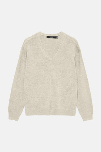 Pull de couleur écru à col en V de Vero Moda, avec une texture en maille fine et des manches longues.