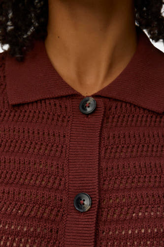 Gilet marron de VERO MODA, avec fermeture à boutons et motif en maille ajourée.