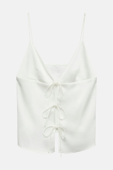 Blouse blanche à manches courtes de Vero Moda, avec des détails rayés sur le dos.