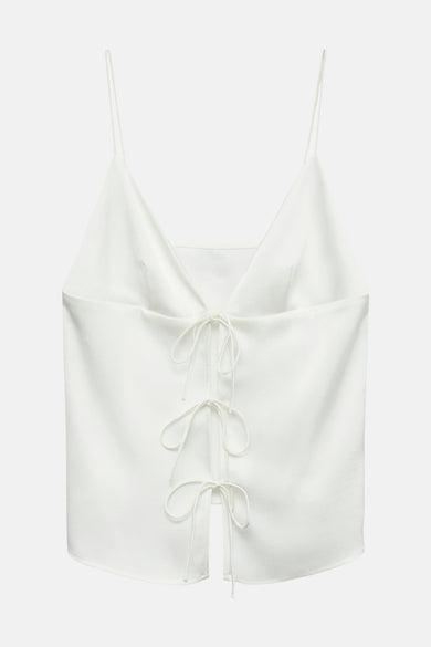 Blouse blanche à manches courtes de Vero Moda, avec des détails rayés sur le dos.