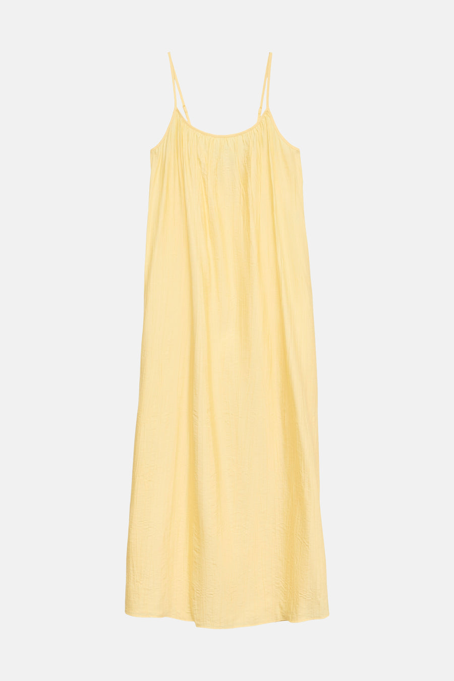 Robe sans manches jaune de Vero Moda, avec fines bretelles et une subtile texture crêpée.