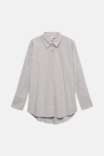 Chemise multicolore à manches longues de VERO MODA®, avec un motif à fines rayures et un ourlet arrondi.
