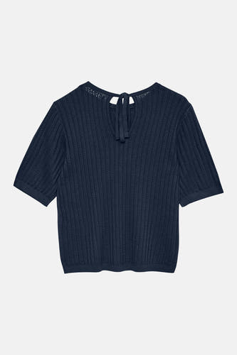 Pull bleu à col rond de VERO MODA, en maille ajourée avec manches courtes et détail de nœud à l'arrière.