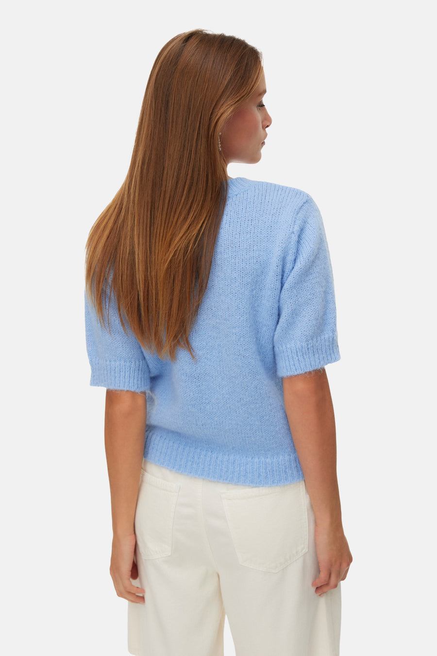 Blauw gebreide trui met ronde hals van VERO MODA®, met korte mouwen, losse pasvorm en effen textuur.