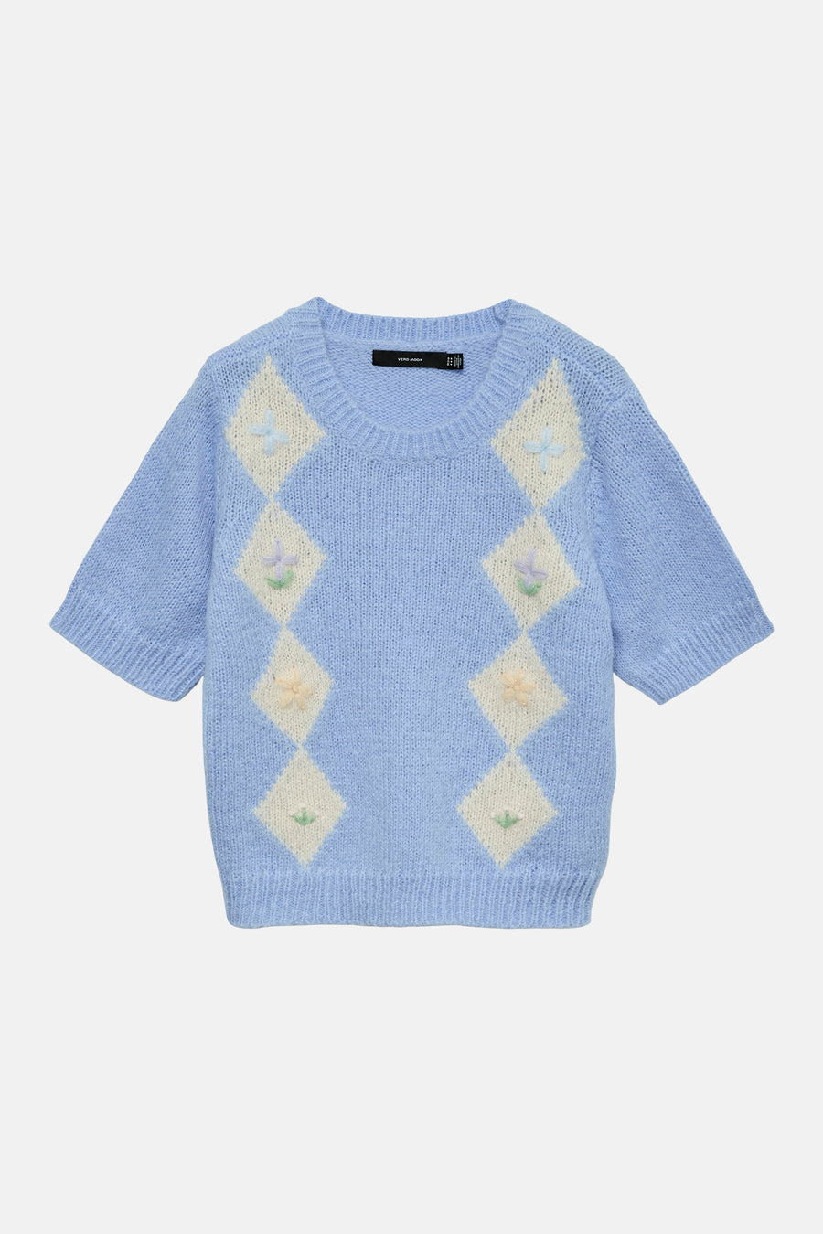 Pull bleu à col rond de VERO MODA, avec motif à carreaux et motifs floraux brodés.
