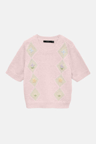Pull rose à col rond de VERO MODA, avec motif à carreaux et détails floraux.