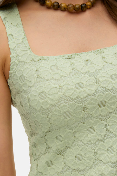 Chemisier vert sans manches de VERO MODA avec motif en dentelle et encolure carrée.