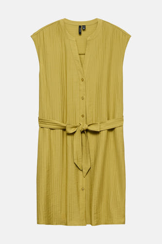 Robe courte verte à manches courtes de VERO MODA, avec ceinture à nouer et tissu texturé.