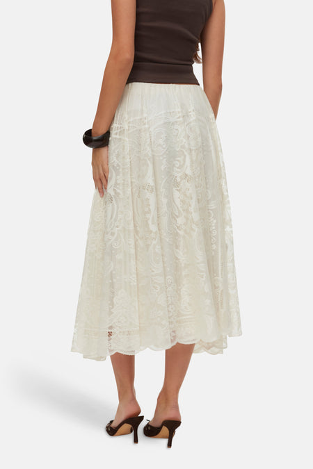 Jupe midi en dentelle beige de VERO MODA avec motif floral et ourlet festonné, vue de dos.
