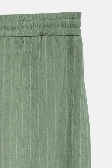 Pantalon coloré à rayures vertes de VERO MODA avec taille élastique et fines rayures blanches.