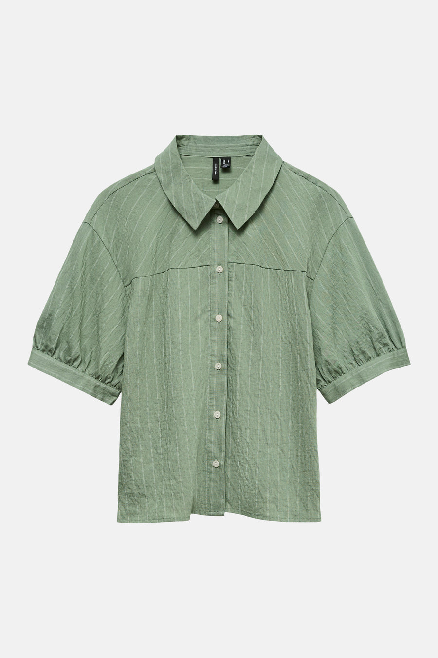 Chemisier vert à manches courtes de VERO MODA, avec rayures verticales blanches, col classique et manches bouffantes.