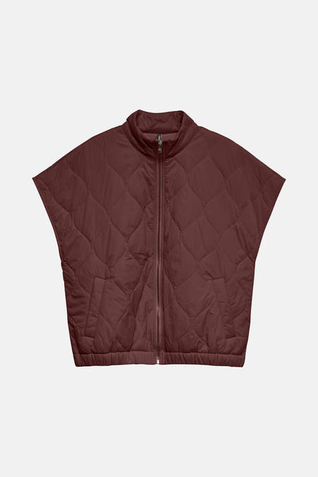 Gilet VERO MODA, avec un élément de visière et une fermeture éclair à l'avant.