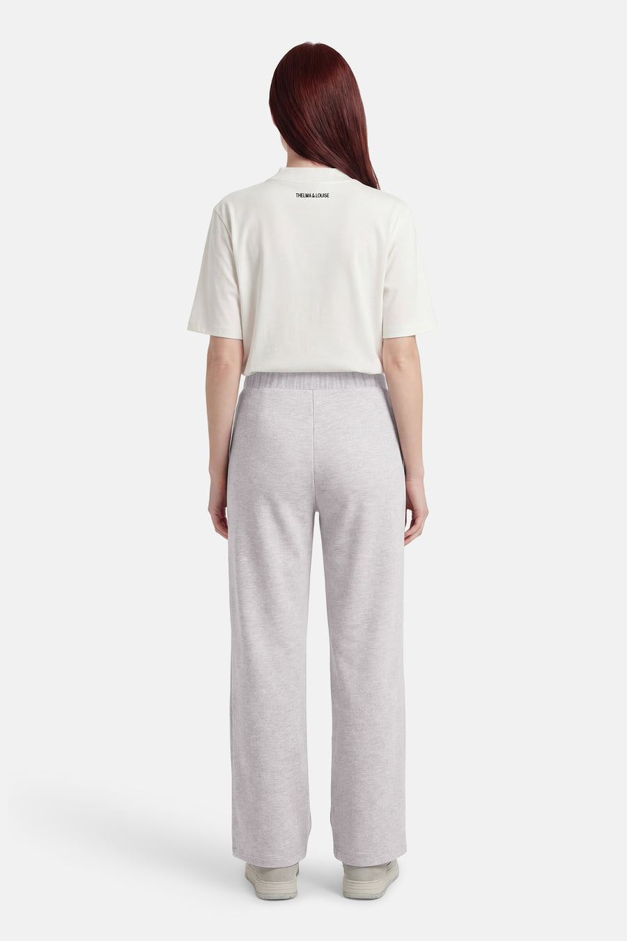 Pantalon gris de VERO MODA, avec des jambes larges et un aspect décontracté.