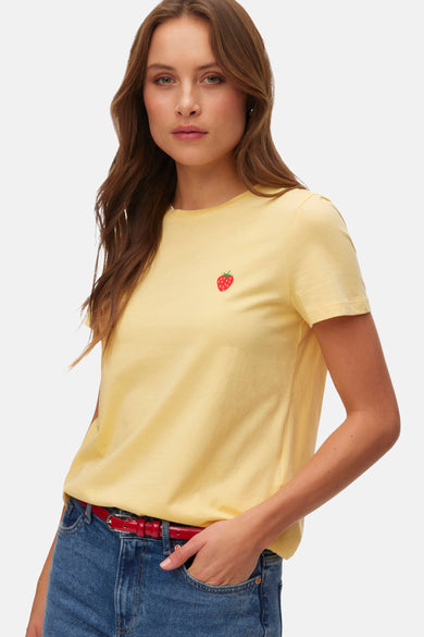 T-shirt à manches courtes jaune de Vero Moda, vu de dos, associé à un jean bleu.