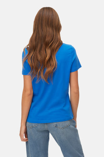 Blauw T-shirt met korte mouwen van VERO MODA, gezien van achter, met jeans.
