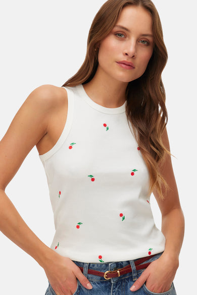 Débardeur blanc de VERO MODA, côtelé et associé à un jean bleu, vue arrière.
