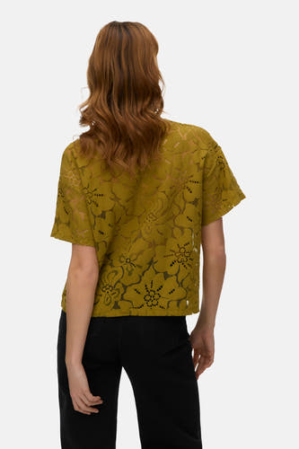 Groene T-shirt met korte mouwen van Vero Moda, met bloemenpatroon en kanten details.