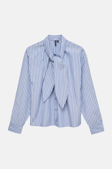 Chemise bleue rayée de VERO MODA, à manches longues et avec un détail de nœud.