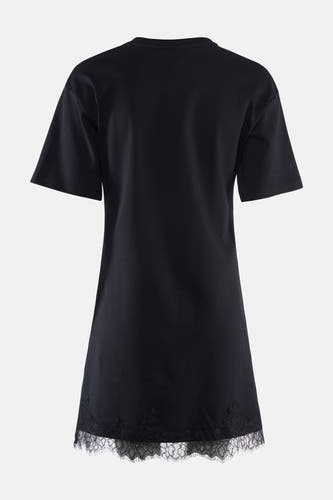 Robe noire à manches courtes de VERO MODA, avec un ourlet en dentelle au dos.