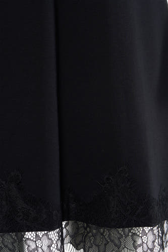 Robe courte noire à manches courtes de VERO MODA® avec ourlet en dentelle et détails transparents.