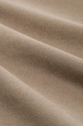 Chino marron de TOM TAILOR avec une subtile texture tissée et des plis doux.