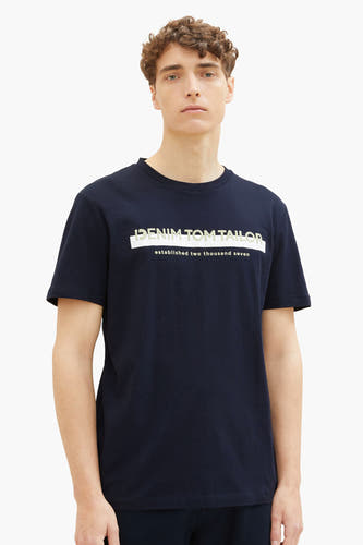 T-shirt bleu à manches courtes de TOM TAILOR avec une impression de logo sur la partie avant.