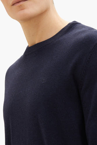 T-shirt bleu avec col rond de TOM TAILOR, avec un logo subtil sur la poitrine.