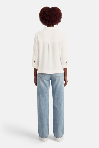 Chemise blanche OPUS, à manches trois-quarts et texture crêpe subtile, vue de dos.