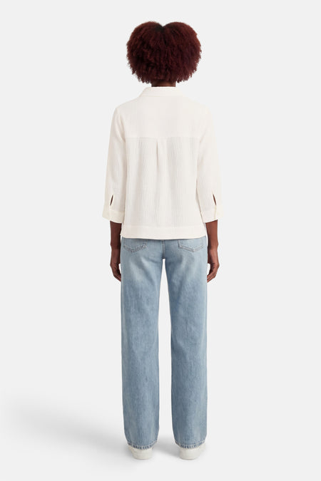 Chemise blanche OPUS, à manches trois-quarts et texture crêpe subtile, vue de dos.