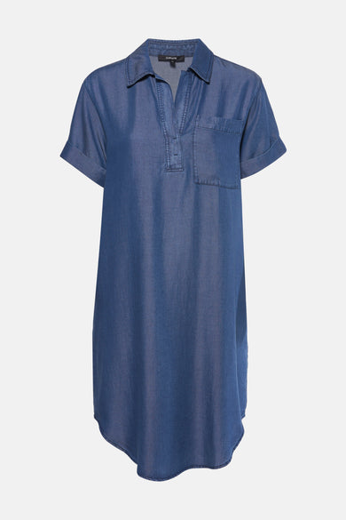 Tunique en denim bleu à manches courtes d'OPUS, avec un col et une poche poitr.