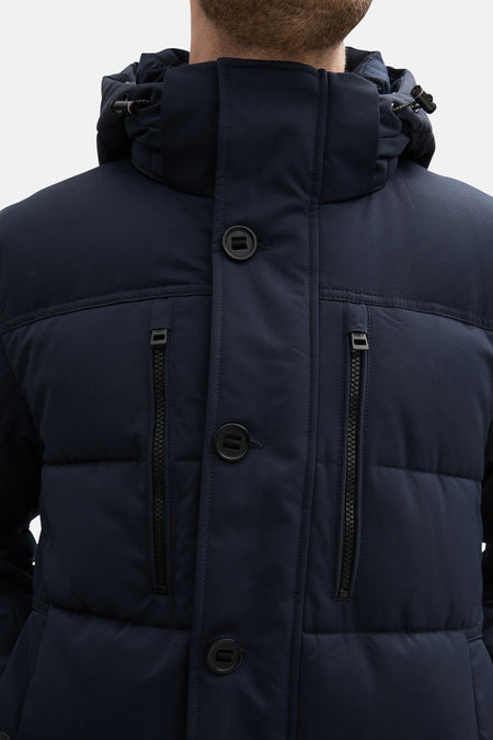 Manteau court bleu de TOM TAILOR, avec des poches verticales et une fermeture à boutons.