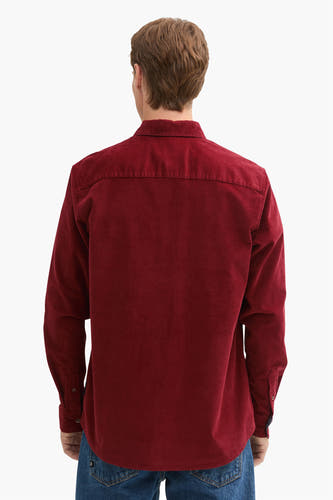 Chemise en corduroy rouge Bordeaux à longues manches de TOM TAILOR, vue de derrière.
