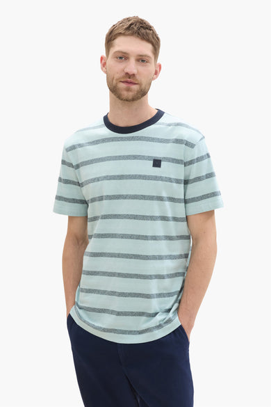 T-shirt vert avec manches courtes de TOM TAILOR, motif rayé et un pantalon bleu marine uni.